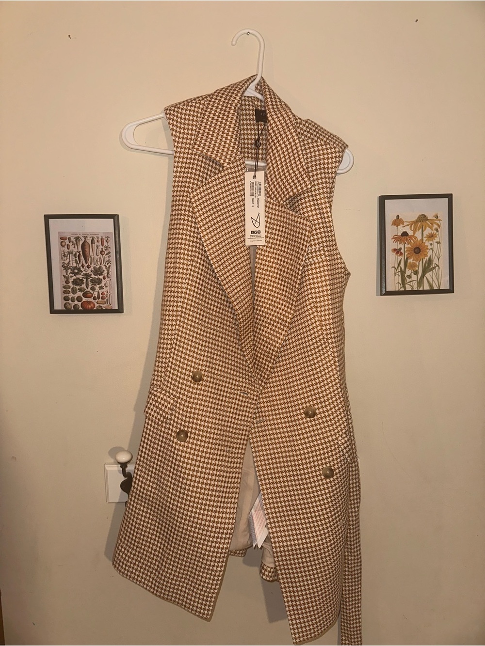 MINKPINK Tan and White Houndstooth Long Sleeve Vest Dress